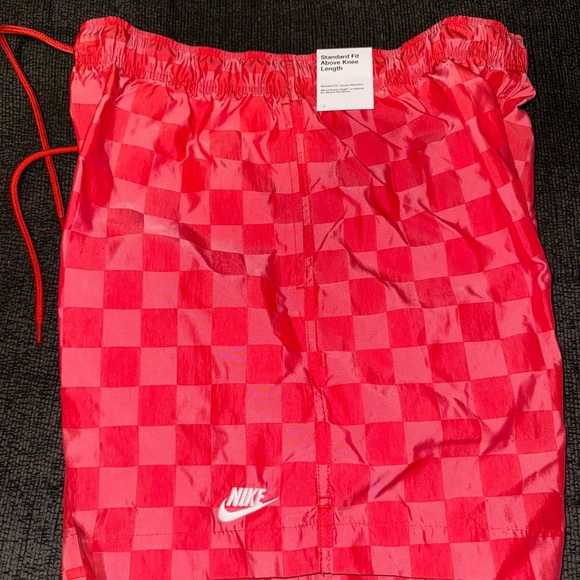 Other - Nike Men’s checkered shorts